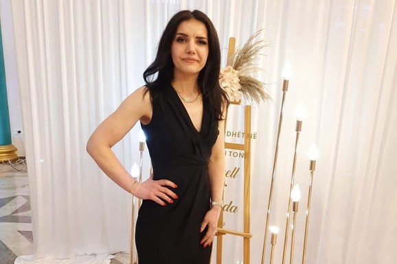 "ŽELIM DA PRIJAVIM UBISTVO" Krvavi tragovi u travi otkrili stravičan zločin: Izbo bivšu ženu šrafcigerom jer nije mogao da prihvati razvod, ČETVORO DECE OSTALO BEZ MAJKE!