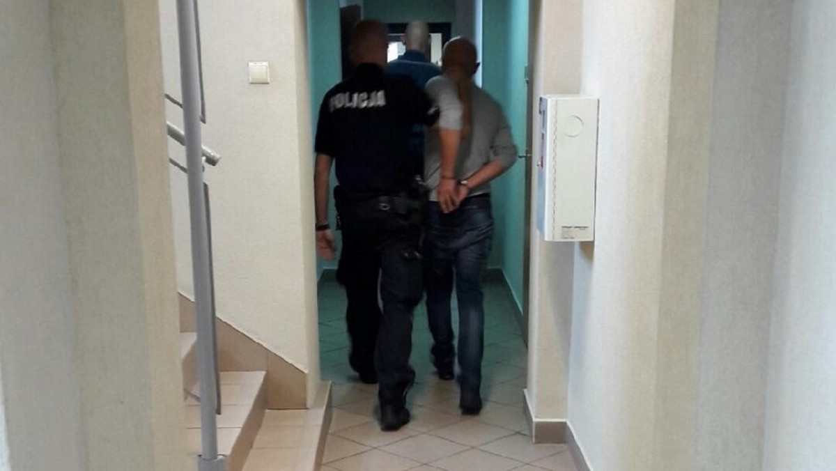 Trzem zatrzymanym mężczyznom grozi do 12 lat więzienia. Wszyscy trafili już do aresztu, a policjanci odzyskali część zrabowanych 140 tysięcy złotych.