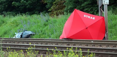 Tragiczny wypadek na Mazowszu. Auto wjechało pod pociąg. Dwie osoby nie żyją