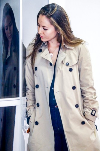 Jenson Button ściga się pod czujnym okiem pięknej partnerki