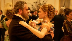 Netflix pokazał zdjęcia z serialu "Lalka". Tak wyglądają Łęcka i Wokulski [FOTO]