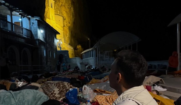 Neca spava pod Ostrogom