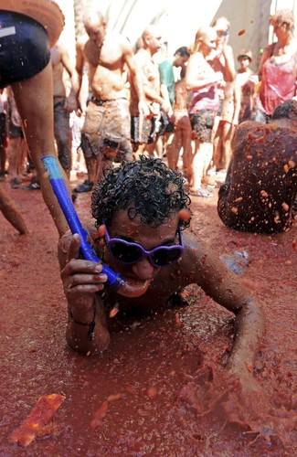 Tomatina. Doroczna wielka bitwa na pomidory w Bunol w Hiszpanii