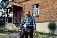 Zbigniew Nienacki w Jerzwałdzie nad Jeziorem Płaskim, 1977 r.