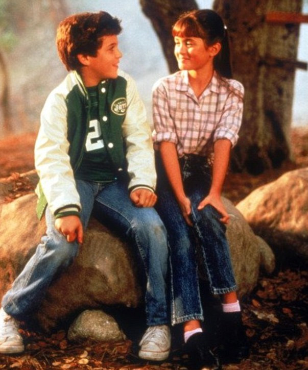 Fred Savage i Danica McKellar w serialu "Cudowne lata"