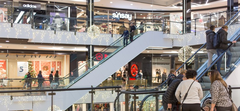 Niedziela handlowa 14.12.2025. Wszystkie sklepy otwarte 14 grudnia. Czy dziś jest niedziela handlowa?