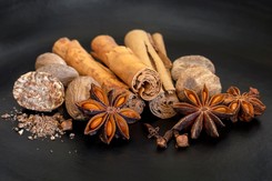 Przyprawa do piernika. Warto zrobić ją samemu [PRZEPIS]