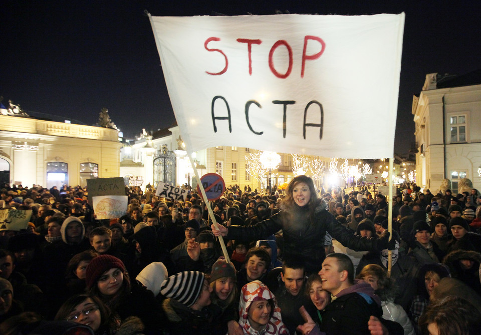 Protest przeciwko ACTA przed Pałacem Prezydenckim