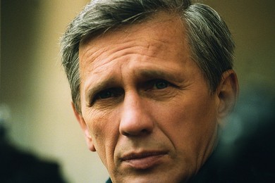 Jan Englert miał wypadek. "Jest mocno poturbowany"