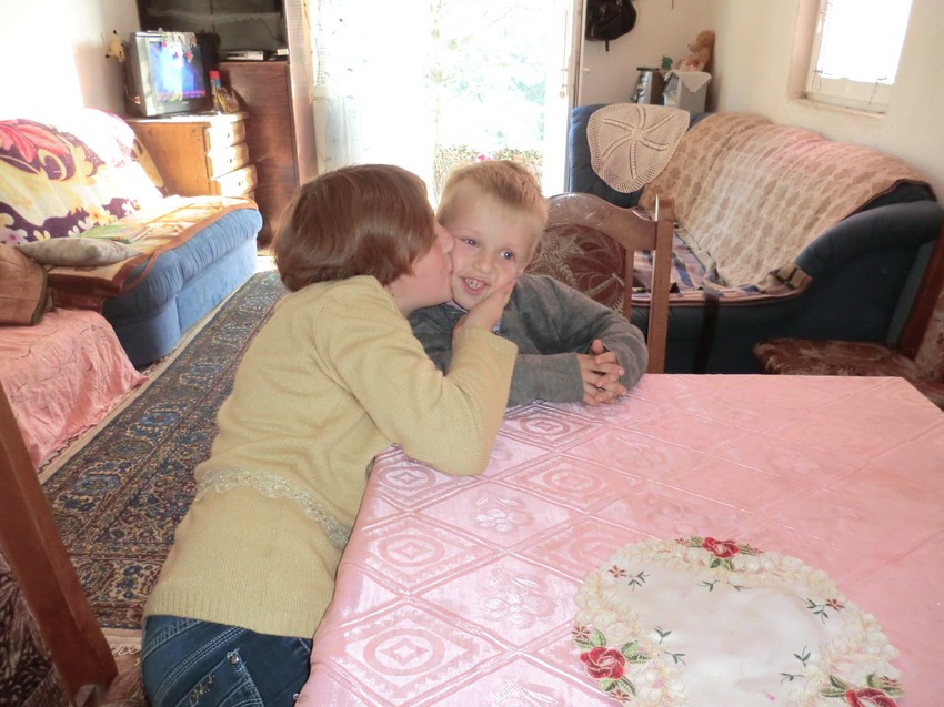 Luka je mezimac sestara