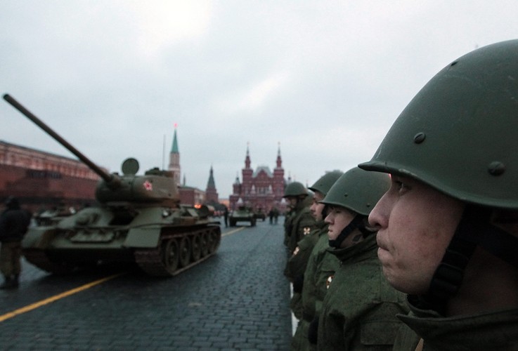 Historyczna parada na Placu Czerwonym