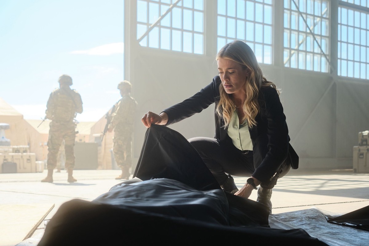 Melissa Roxburgh jako Rebecca "Bex" Henderson w serialu "The Hunting Party"