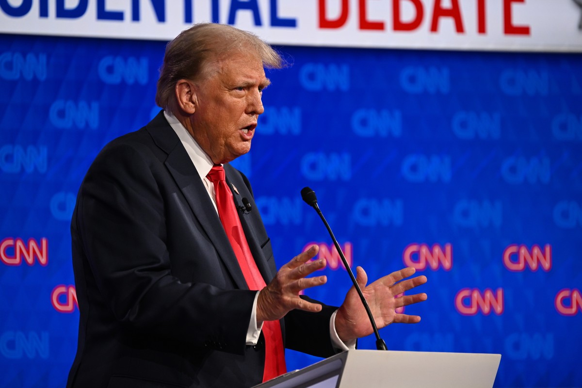 epa11442529 Former US President Donald J. Trump participates in the first 2024 presidential election debate with US President Joe Biden at Georgia Institute of Technologyâ€™s McCamish Pavilion in Atlanta, Georgia, USA, 27 June 2024. The first 2024 presidential election debate is hosted by CNN. EPA/WILL LANZONI / CNN PHOTOS MANDATORY CREDIT: CNN PHOTOS / CREDIT CNN - WILL LANZONI EDITORIAL USE ONLY EDITORIAL USE ONLY Dostawca: PAP/EPA.