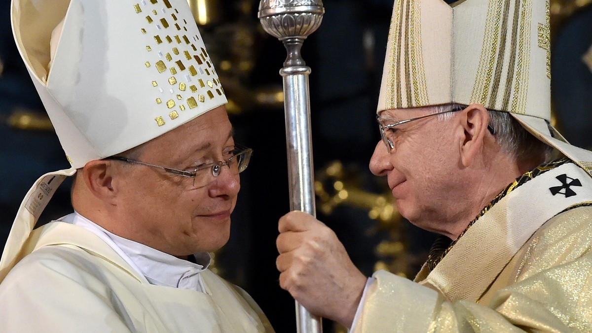 Biskup Grzegorz Ryś i metropolita krakowski abp Marek Jędraszewski podczas pożegnalnej mszy świętej w Archidiecezji Krakowskiej w Krakowie.