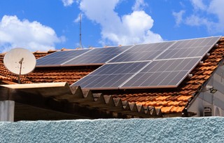 Dotacje do fotowoltaiki w 2024: Dzięki tym programom zaoszczędzisz kilkadziesiąt tys. zł