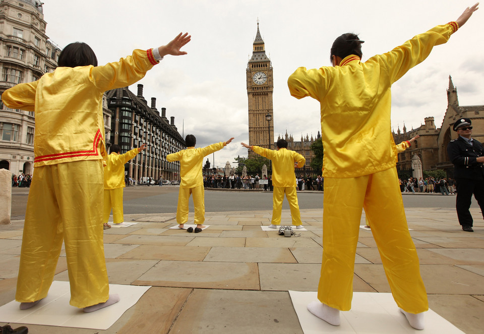 GBR: Falun Gong Practioners Demonstrate In Parliament Square