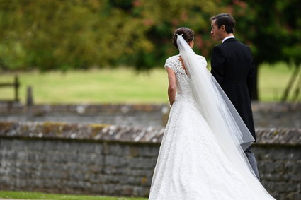CBOS: Polacy coraz rzadziej decydują się na małżeństwo