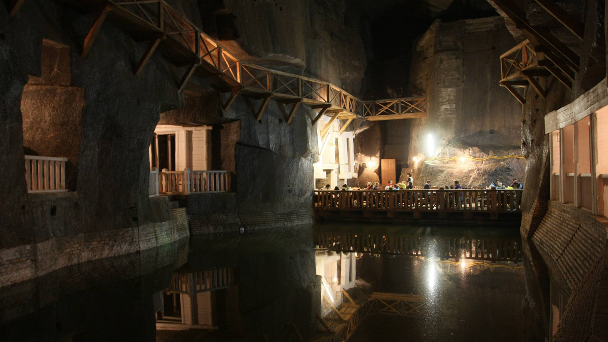 Milion 117 tys. turystów odwiedziło w 2012 roku kopalnię soli w Wieliczce. To o 5 proc. więcej niż w roku poprzednim. Rekordowy okazał się grudzień - do kopalni przyjechało ponad 45 tys. turystów.