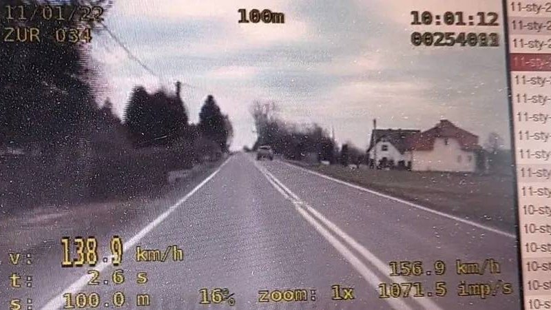 Jechał 138 km/h w obszarze, gdzie obowiązuje ograniczenie do 50 km/h