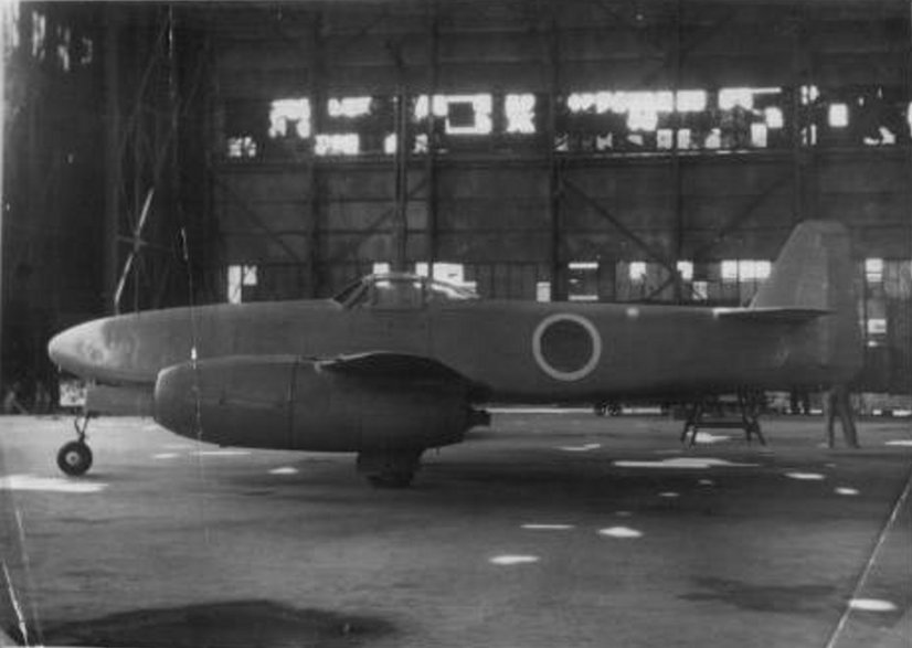 Drugi prototyp Kikki sfotografowany po wojnie w hali zakładów firmy Nakajima w Koizumi. Jego oblot miał być dokonany w bazie Atsugi, mającej dłuższy pas startowy niż Kisarazu.