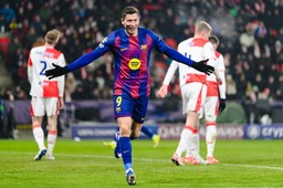 liga mistrzów. lewandowski najpierw strzelił samobója. potem trafił do właściwej bramki