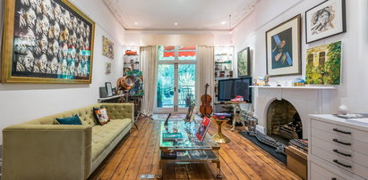 Gitarzysta Rolling Stones sprzedaje dom. Wnętrza powalają