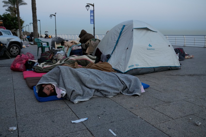 Neki spavaju na ulicama, a neki u šatorima
