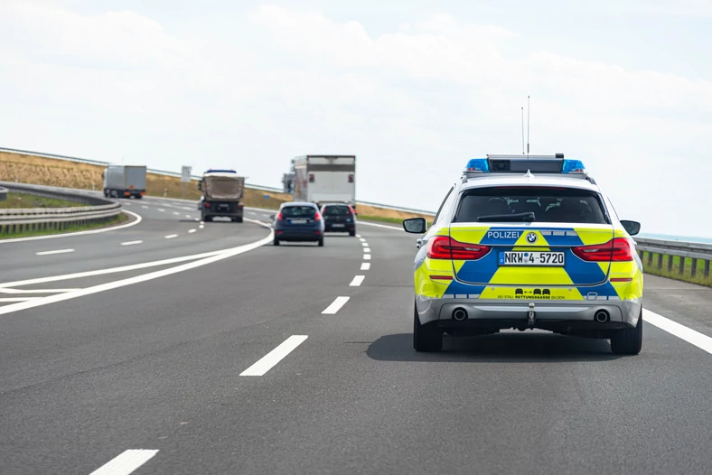 Niemiecka policja. Patrol na autostradzie