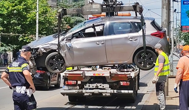 Prevrnut automobil u Požeškoj kod Doma zdravlja