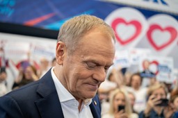 Tusk pozwolił na powołanie neosędziego. Teraz mówi: "To był błąd"