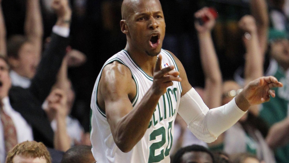 Ray Allen z Boston Celtics jest o krok od wyrównania niezwykłego rekordu. Jeśli w najbliższych meczach trafi choć jeden rzut za trzy, wyrówna rekord NBA legendarnego Reggiego Millera z Indiany Pacers.