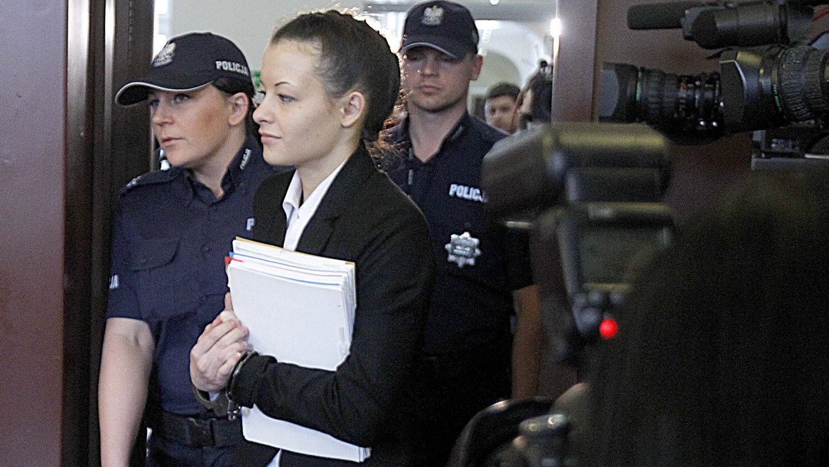 Sąd Apelacyjny w Katowicach utrzymał karę 25 lat więzienia dla Katarzyny Waśniewskiej za zabójstwo półrocznej córki Magdy. Dopiero po upływie 20 lat będzie ona mogła ubiegać się o warunkowe zwolnienie. - Oskarżona dopuściła się zarzucanego jej czynu - uzasadniła Bożena Summer-Brason, przewodnicząca składu sędziowskiego.