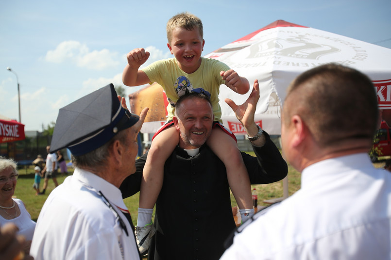 Ks. Wojciech Lemański wziął udział w uroczystościach obchodów 110-lecia Ochotniczej Straży Pożarnej w Jasienicy
