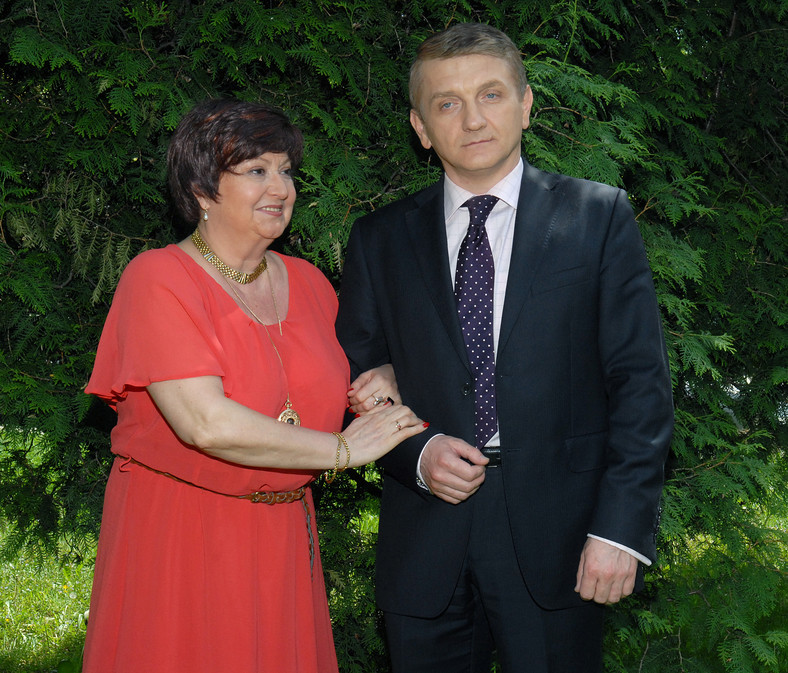 Krystyna Tkacz i Dariusz Kowalski na planie serialu "Plebania" (2011)