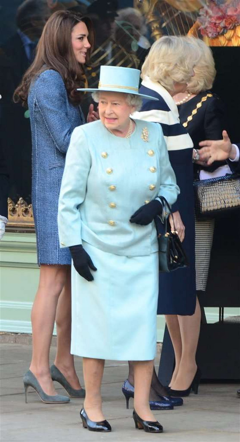 Kate, Camilla, Elżbieta II Fortnum And Mason