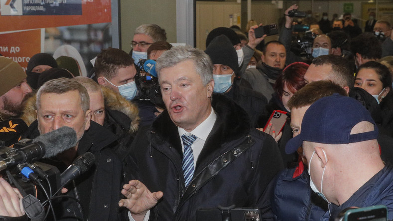 Ukraina: Petro Poroszenko wrócił do Kijowa. Zamieszanie na lotnisku.