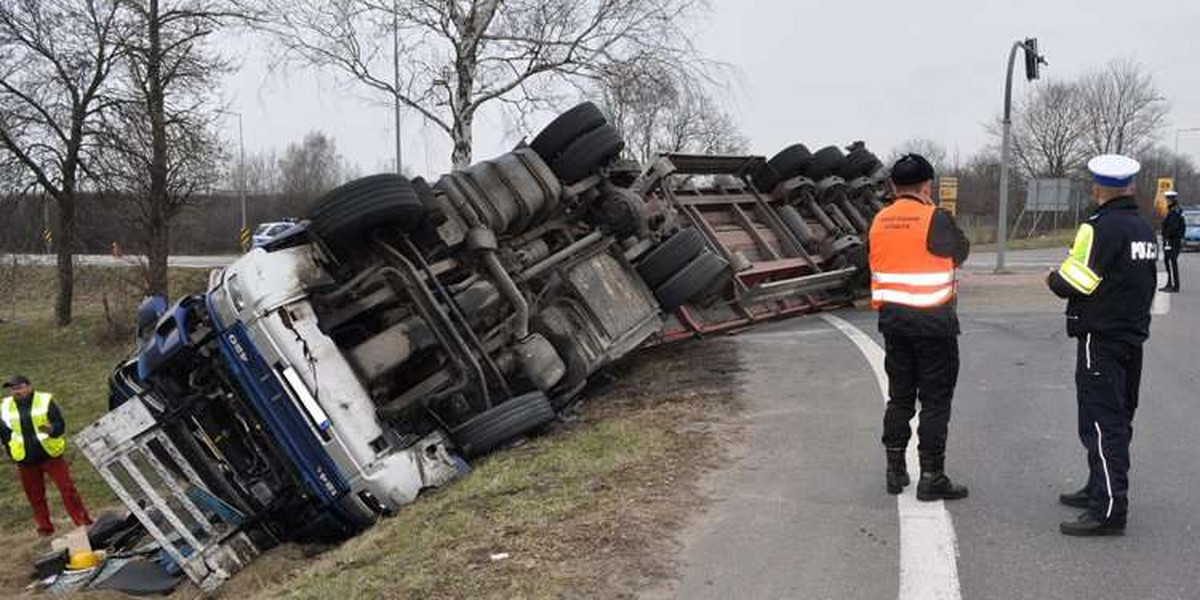 TIR wpadł do rowu!