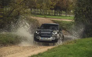 Nowy Land Rover Defender - emocjonująca pierwsza jazda na prawym fotelu