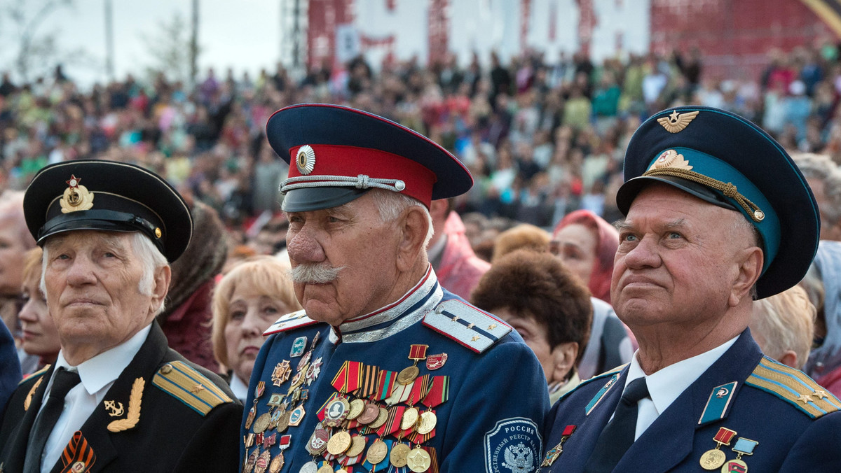 “Corriere della Sera” krytykuje zachodnich przywódców za to, że zbojkotowali moskiewskie obchody 70. rocznicy zwycięstwa nad faszyzmem. Udział w paradzie nie oznaczałby poparcia dla Władimira Putina, ale oddanie hołdu 20 mln poległych Rosjan - podkreśla.