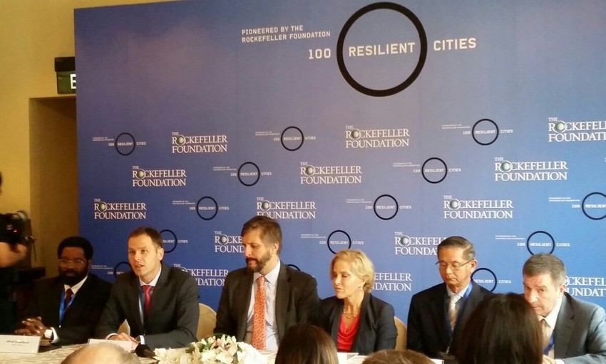 Gradonačelnik Siniša Mali sa kolegama iz 35 gradova na Samitu u Singapuru