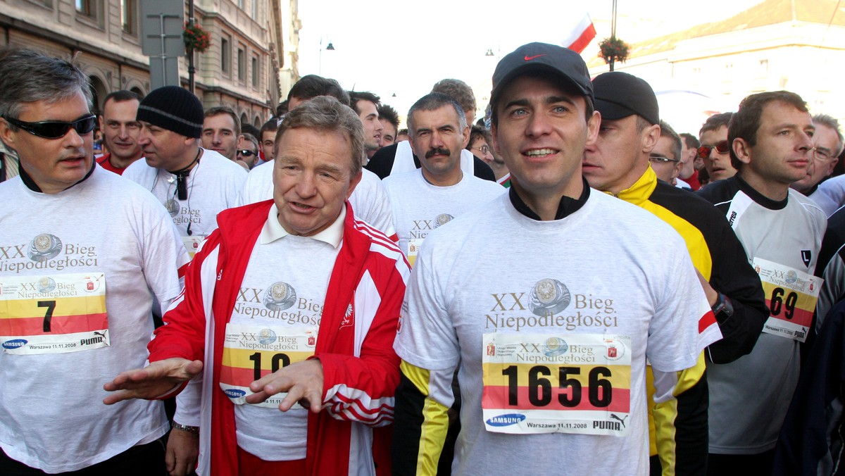 Edyta Lewandowska (mBank Maraton Team, 35:07 min.) wśród Pań i Henryk Szost (mBank Maraton Team, 29:54 min.) wśród Panów zwyciężyli w XX Biegu Niepodległości, który odbył się we wtorek na ulicach Warszawy. Na dziesięciokilometrowej trasie rywalizowało 5000 biegaczy z całej Polski. To rekordowa liczba uczestników w historii tej imprezy.