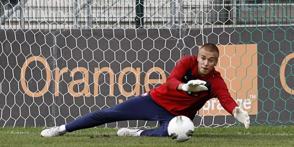 Grzegorz Sandomierski na zgrupowaniu reprezentacji grał w pomocy. Przez to może mieć trudności w Genk