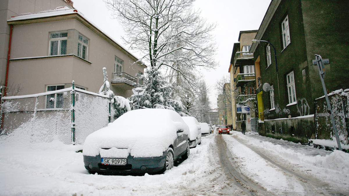 Od jutra czeka nas zmiana pogody związana z frontem atmosferycznym nad Polską, który niesie ze sobą opady. Meteorolodzy przewidują najpierw opady śniegu, a potem także deszczu ze śniegiem i deszczu.