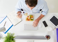 Jedz te produkty, jeśli chcesz mieć lepsze wyniki w pracy