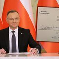 Podwyżki i miliardy na onkologię w rękach prezydenta. Hołownia pokazał pismo