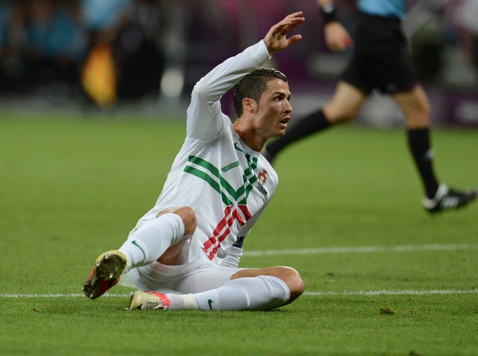 Cristiano Ronaldo. Twitter: 12mlm, Facebook: 47,5 mln