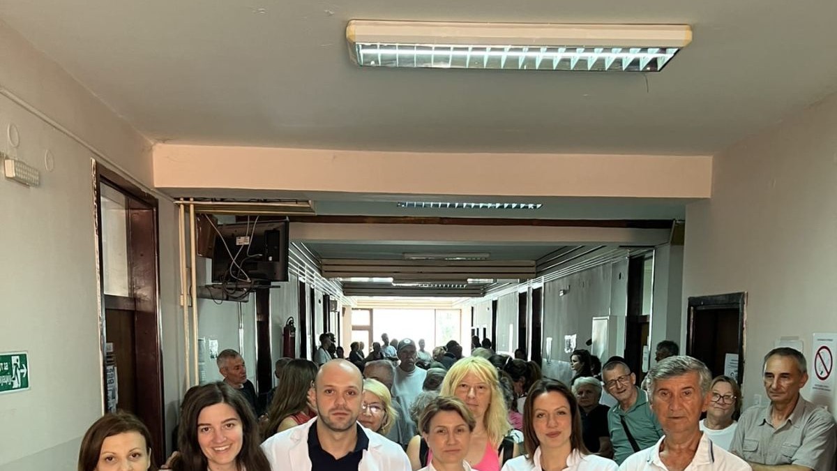 Tim dermatovenerologa sa pacijentima u Boru 