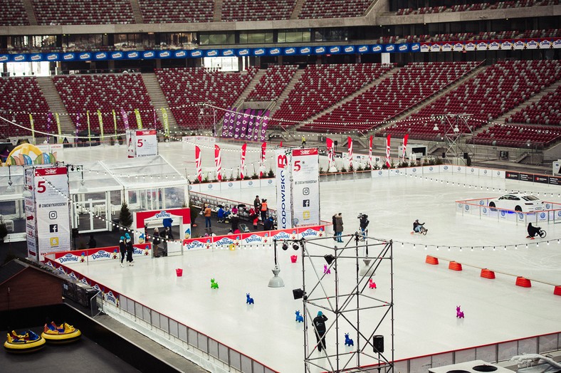 Płyta Stadionu Narodowego zmieniła się w zimowe miasteczko