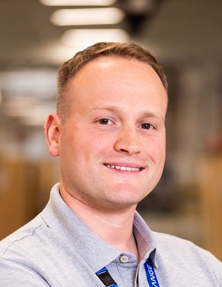 Mateusz Hilgner, straszy kierownik operacyjny w centrum logistycznym Amazon w Sosnowcu