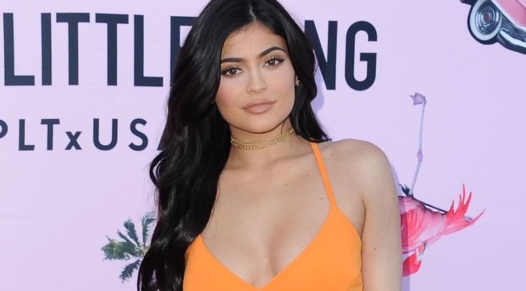 Kylie Jenner még mindig nem döntötte el, hogyan nevezze a fiát